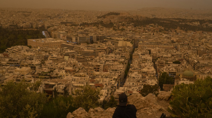 Nestvarni prizori u Atini: Prašina iz Sahare prekrila glavni grad Grčke i obojila nebo u narandžasto