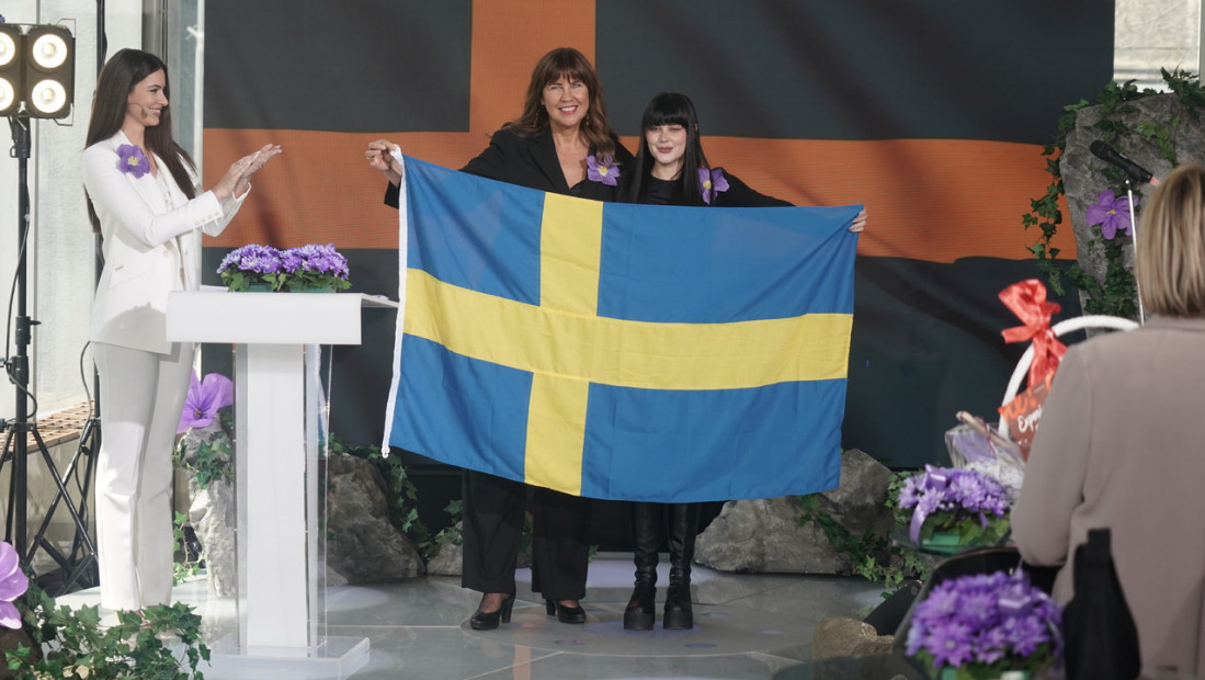 Predstavnica Srbije na Evroviziji ispraćena u Malme: Teya Dori uručena zastava Švedske