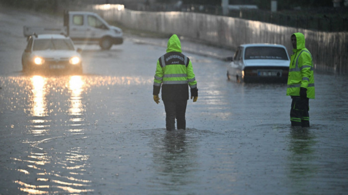 Petomininutni pljusak paralisao Ankaru: Jaka kiša izazvala pometnju u prestonici i drugim gradovima u Turskoj