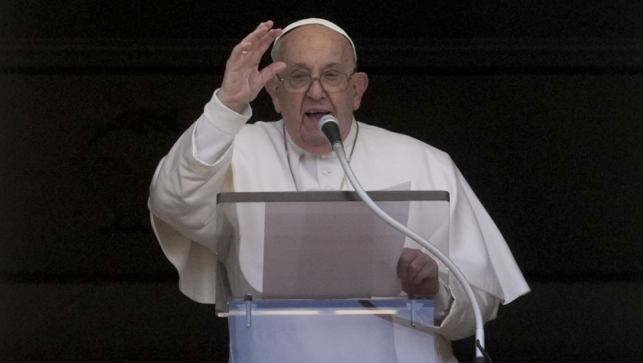 Papa Franja apelovao na katoličke sveštenike da drže kratke propovedi