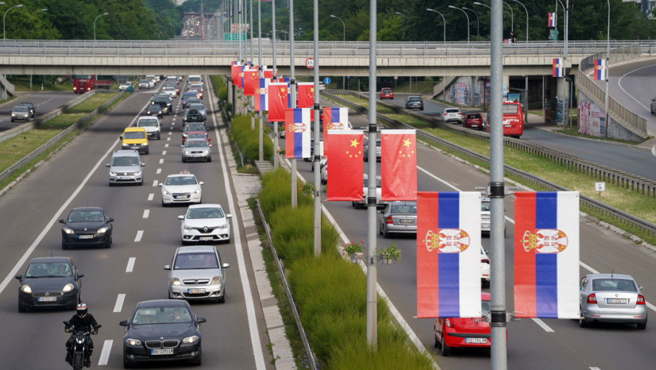 Zastave i bilbordi na beogradskim ulicama u čast dolaska Sija Đinpinga