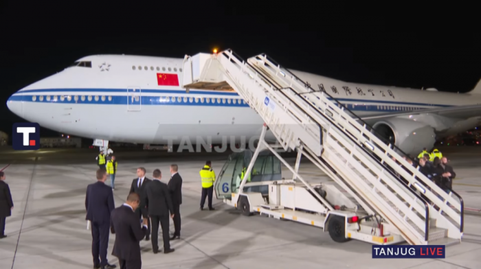 Si Đinping stigao u Beogarad: Svečani doček i crveni tepih za predsednika Kine na aerodromu "Nikola Tesla"