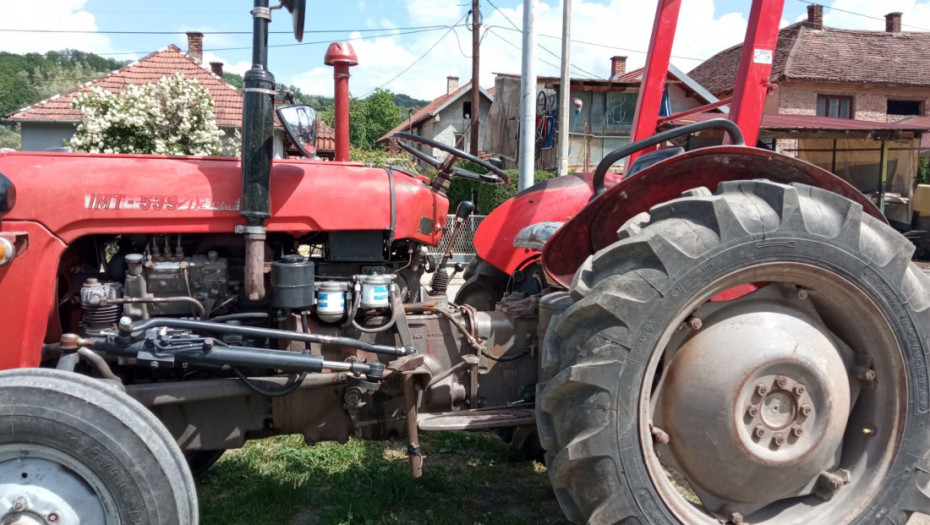 U alkoholisanom stanju vozio traktor u okolini Jagodine pa izazvao saobraćajnu nezgodu