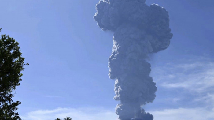 Erupcija Vulkana Ibu u Indoneziji: Pepeo leteo do pet kilometara visine