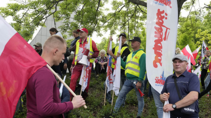 Poljski farmeri počeli štrajk glađu zbog Zelenog dogovora EU, zahtevaju sastanak sa premijerom Tuskom