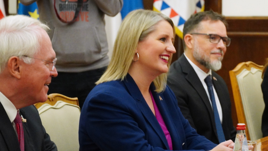 Zamenica državnog sekretara SAD za javnu diplomatiju Elizabet Alen stigla na Kosovo