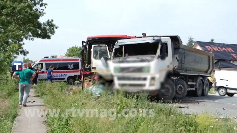 Težak udes kod Obrenovca: U sudaru kamiona i autobusa jedna osoba poginula, više od 16 povređenih