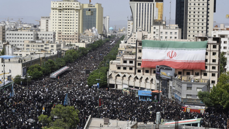 Raisi sahranjen u rodnom Mašhadu: Tri miliona ljudi ispratilo predsednika Irana