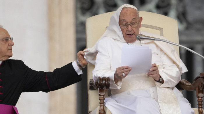 Papa: Deo sveta se bogati, dok ostali umiru u ratovima i od gladi