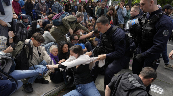 Više od 170 klimatskih aktivista uhapšeno zbog nasilnog protesta u Parizu