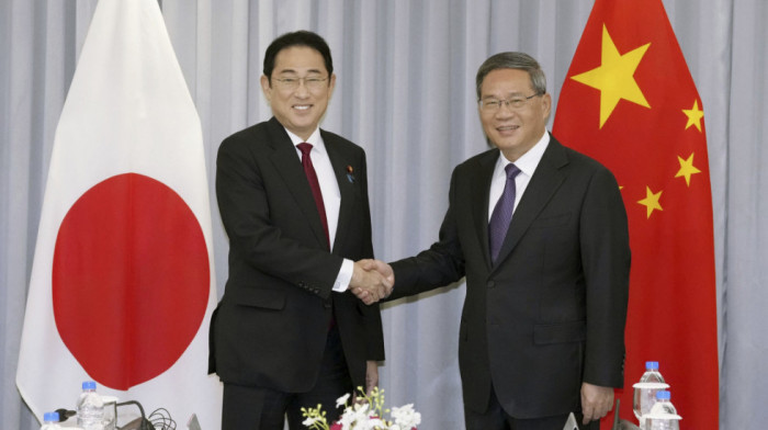 Kina i Japan dogovorile ekonomski dijalog na visokom nivou, sutra trilateralni sastanak sa predsednikom Južne Koreje