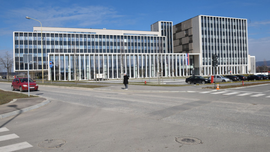 Zbog dojave o bombi evakuisana Palata pravde u Kragujevcu: Kontradiverzione ekipe MUP-a pregledaju zgradu