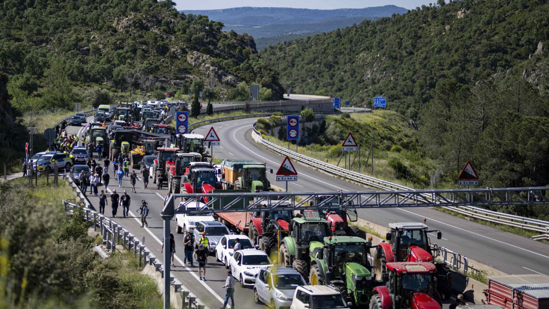 Novi protest poljoprivrednika u Evropi: Traktorima blokirana granica između Španije i Francuske