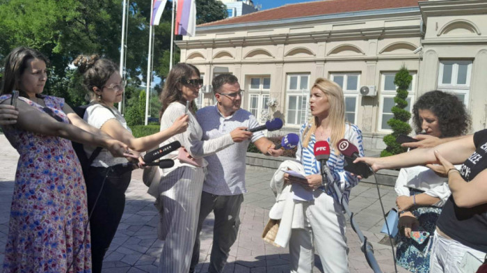 Predstavnici opozicije u Niškom GIK-u pregledaju izborni materijal