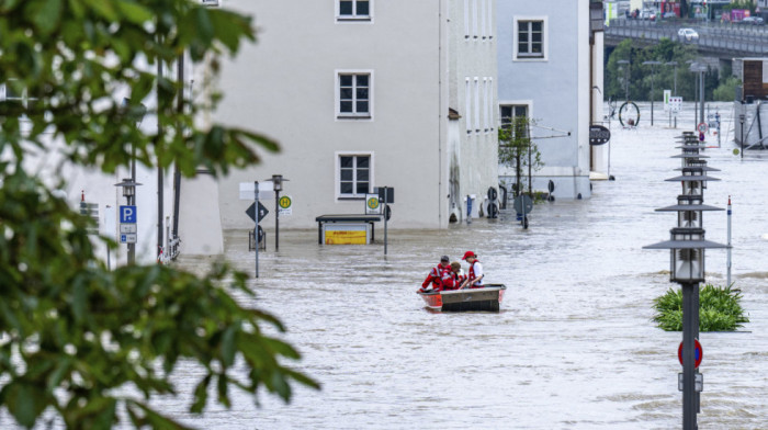 Pljuskovi i oluja i danas u Bavarskoj: Više ljudi se vodi kao nestalo u poplavama u Nemačkoj, među njima i vatrogasac