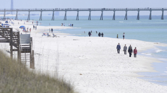 Napad ajkula na Floridi: Vlasti zatvorile plaže i upozorile kupače