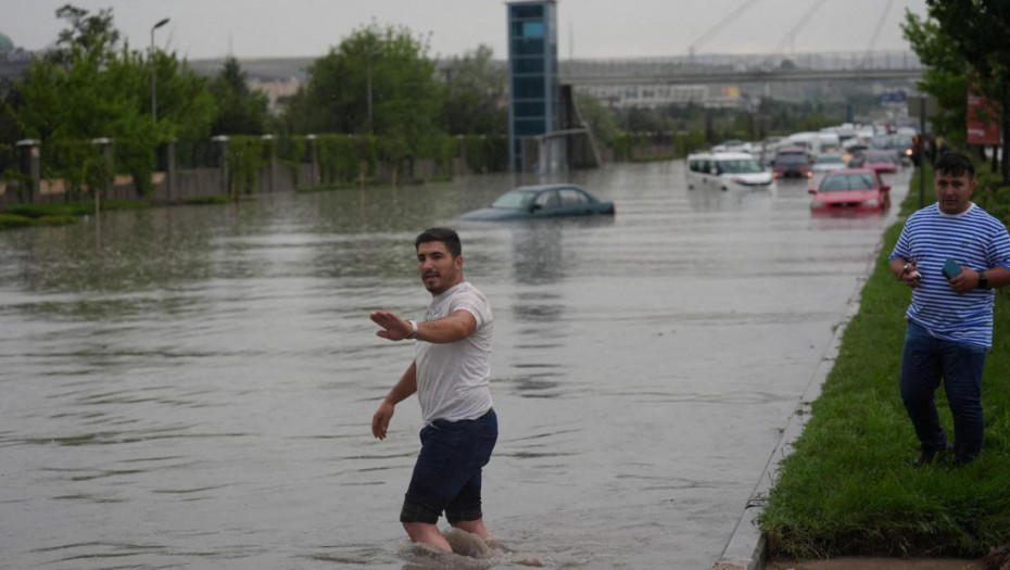 Poplave u Ankari: Vozila zaglavljena u vodi, zatvorene deonice puteva i metro-stanice