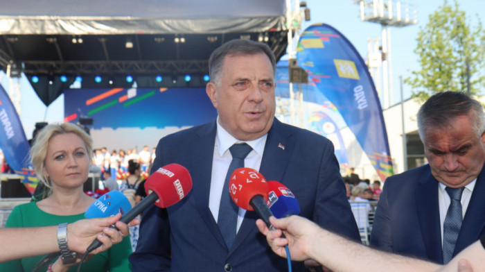 Dodik: Važno je da se mladi identifikuju sa Republikom Srpskom