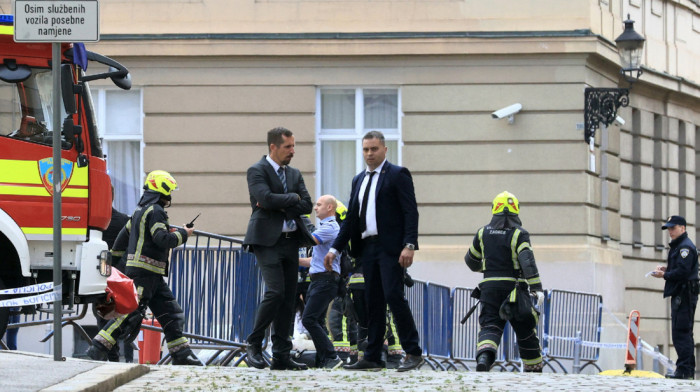 Preminuo muškarac koji se zapalio ispred zgrade vlade Hrvatske, Plenković u trenutku incidenta bio na sastanku