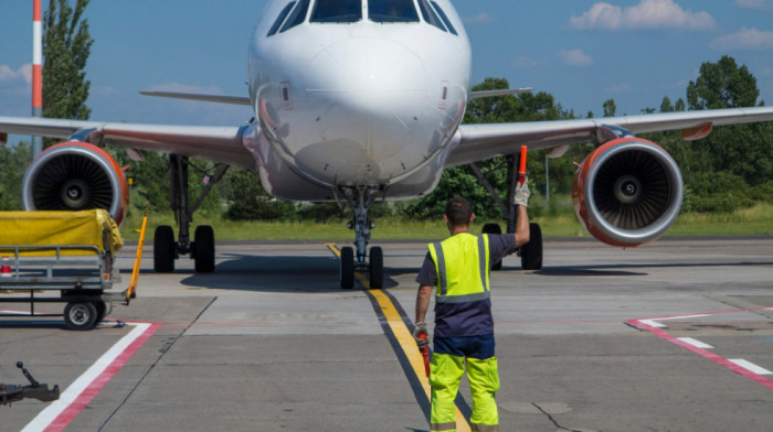 Žena bez letačkog iskustva prizemljila avion nakon što je njenom mužu pilotu pozlilo