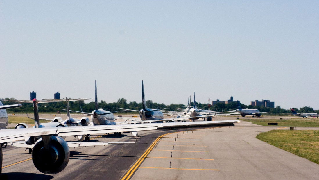 Zatvoren aerodrom u Bergamu, pukla guma na avionu, putnici evakuisani