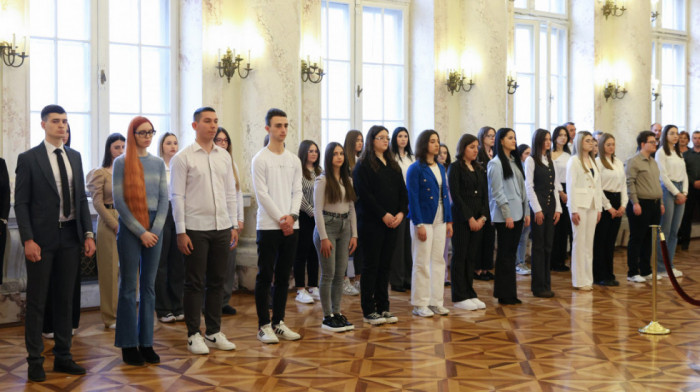 Ministarstvo odbrane raspisalo konkurs za učeničke stipendije: Koji su uslovi?
