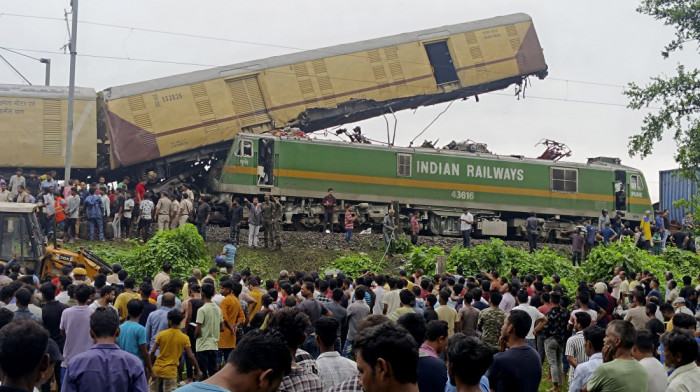 Nesreća u Indiji: Najmanje 13 poginulih u sudaru putničkog i teretnog voza