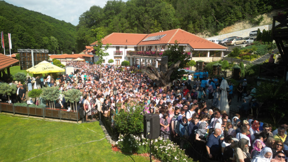 U manastiru Tumane održano tradicionalno presvlačenje moštiju Svetog Zosima