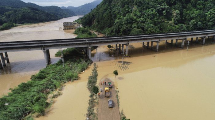 Poplave u Kini odnele najmanje devet života, šestoro ljudi nestalo u nevremenu na jugu zemlje