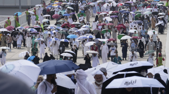 Najmanje 550 hodočasnika preminulo tokom hadžiluka u Meki zbog toplotnog udara