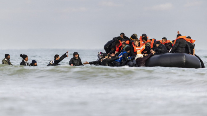 Potonuo brodić sa migrantima na jugu Italije: Spaseno 44, traga se za tri osobe