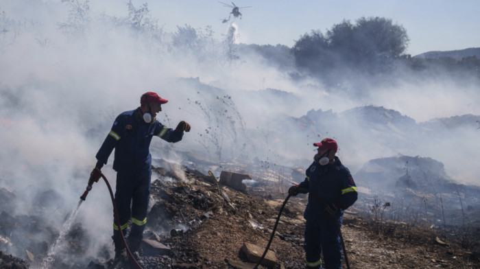 Šumski požar u predgrađima Atine, izdata naredba za evakuaciju obližnjih naselja