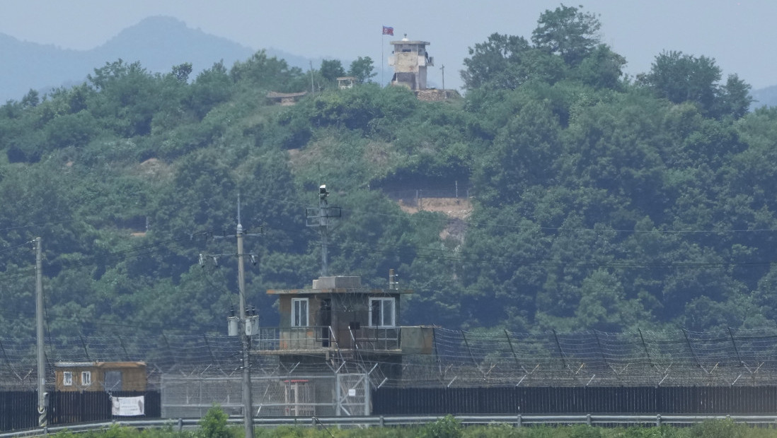 Tenzično na granici: Hici upozorenja vojnika Južne Koreje ka severnokorejskim vojnicima koji su prešli granicu