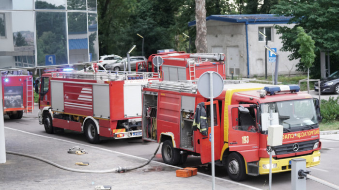 Lokalizovan požar u KBC "Dragiša Mišović": Goreo pomoćni objekat, na terenu bilo 14 vatrogasaca (FOTO)