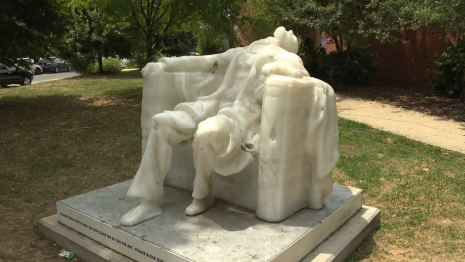 Voštana figura Abrahama Linkolna otopila se zbog velike vrućine (VIDEO)