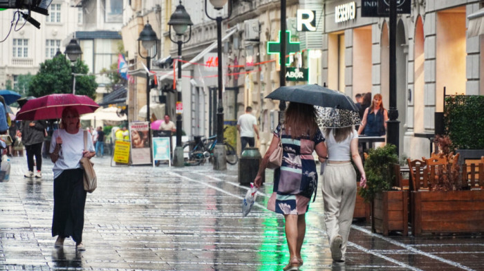 U Srbiji danas hladno, kišovito i vetrovito, na višim planinama slab sneg