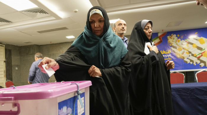 Otvorena birališta na predsedničkim izborima u Iranu