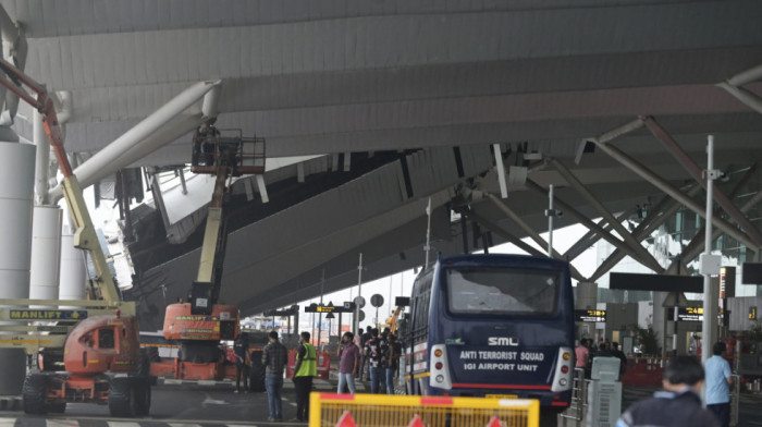 Srušio se krov na aerodromu u Nju Delhiju, poginula jedna osoba