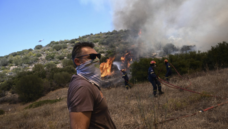 Grčka gori kao nikad ranije: Evakuisani građani Keratee zbog šumskih požara