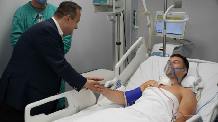 Povređeni žandarm Miloš Jevremović sutra izlazi iz bolnice, dočeku prisustvuje Dačić