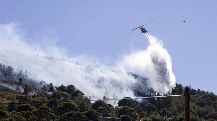 Požari širom Grčke: Gori šuma kod Atine, sutra Krit u opasnosti