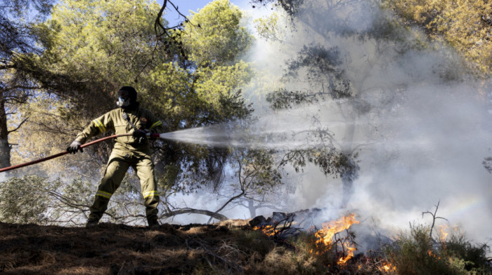 Novi požari izbili u blizini Atine i na Rodosu: Avioni i helikopteri uključeni u gašenje vatre