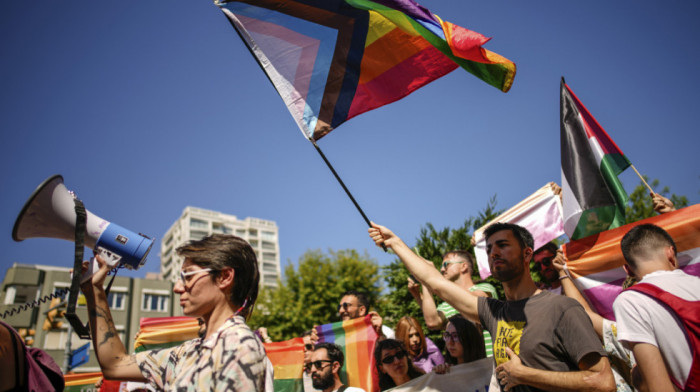 Najmanje 15 osoba privedeno zbog učešća na zabranjenoj Paradi ponosa u Turskoj