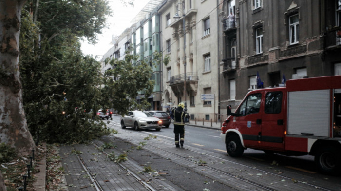 Snažna oluja protutnjala kroz Bjelovar i prouzrokovala značajnu štetu