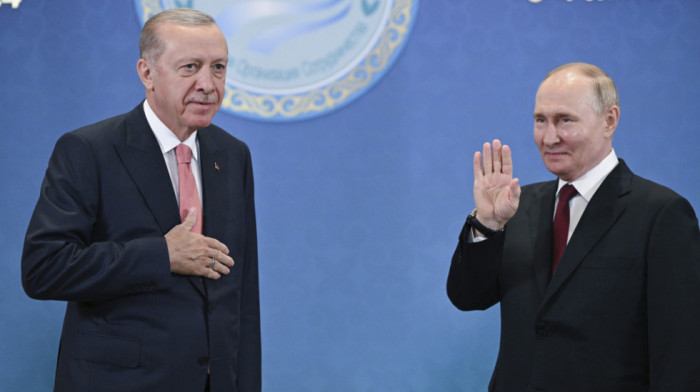 Kremlj: Putin i Erdogan razgovarali telefonom o bilateralnim odnosima