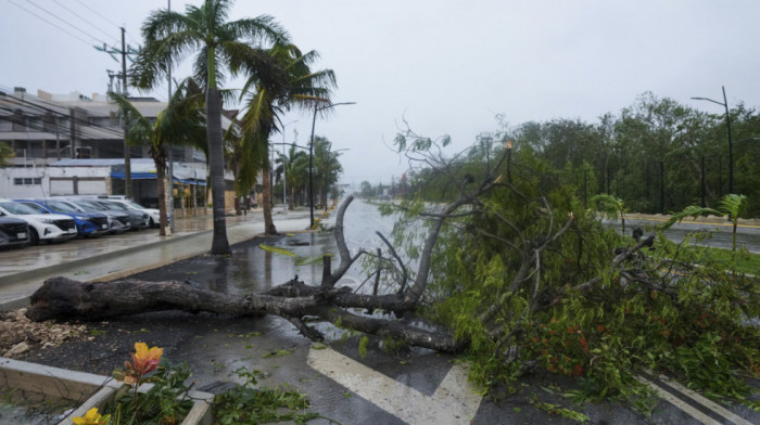 Uragan Beril pogodio obalu Jukatana u blizini odmarališta Tulum