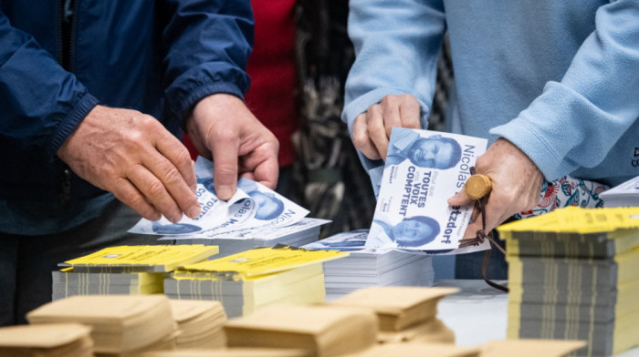 U Francuskoj danas drugi krug parlamentarnih izbora: Otvorena birališta, pravo glasa ima 49 miliona građana