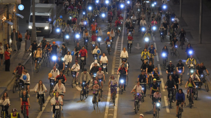 Noćni biciklistički festival u Moskvi: Više od 35.000 ljudi vozilo centralnim ulicama ruske prestonice