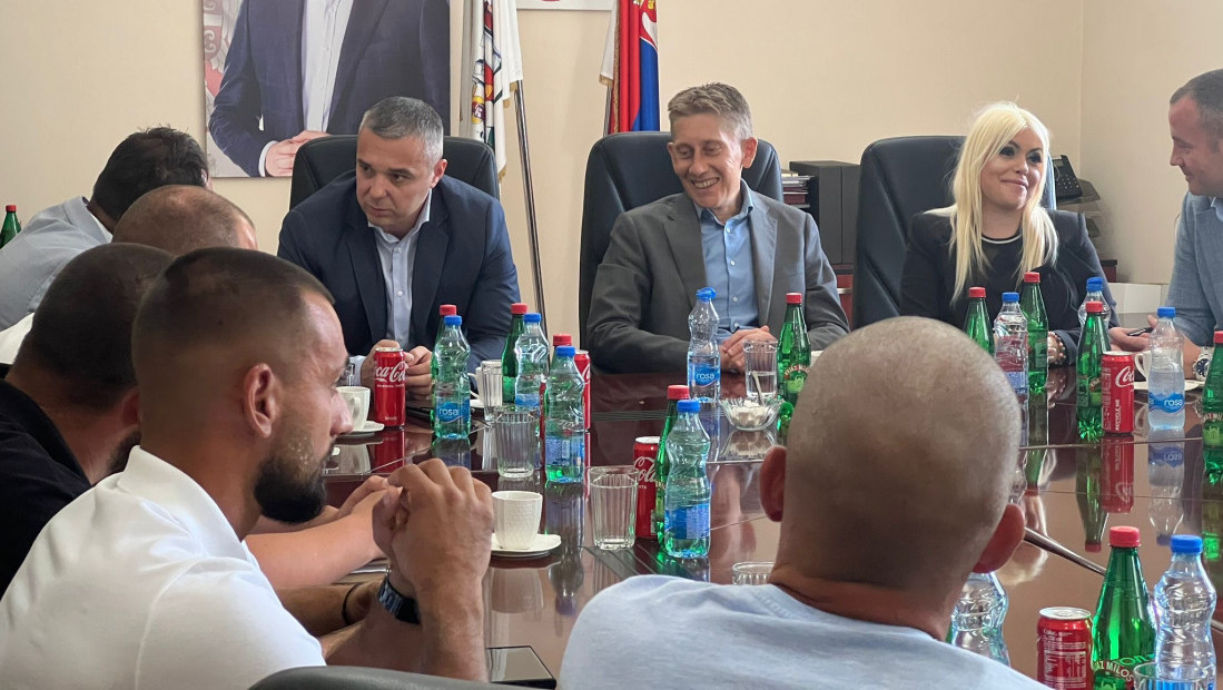 Martinović na sastanku sa malinarima: Rod maline podbacio, realno da dođe do povećanja cene