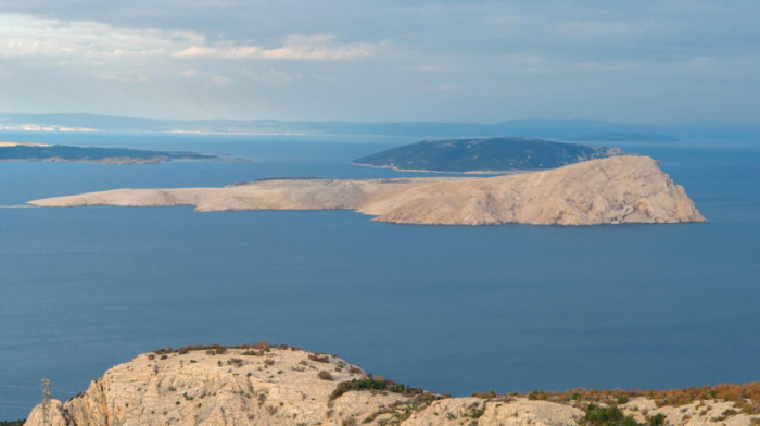 "Goli otok decenijama propada": Pokrenuta inicijativa da se logor pretvori u ostrvo sećanja